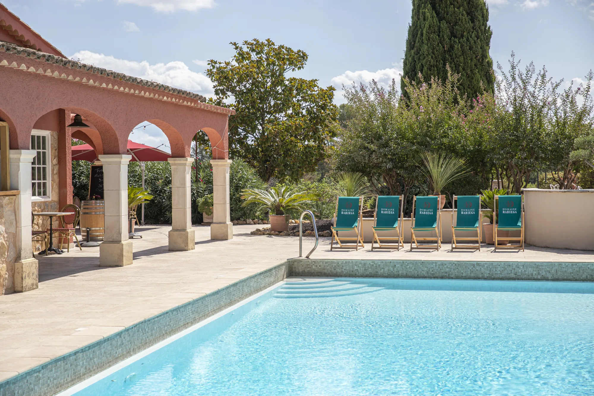 Domaine Rabiega pool area
